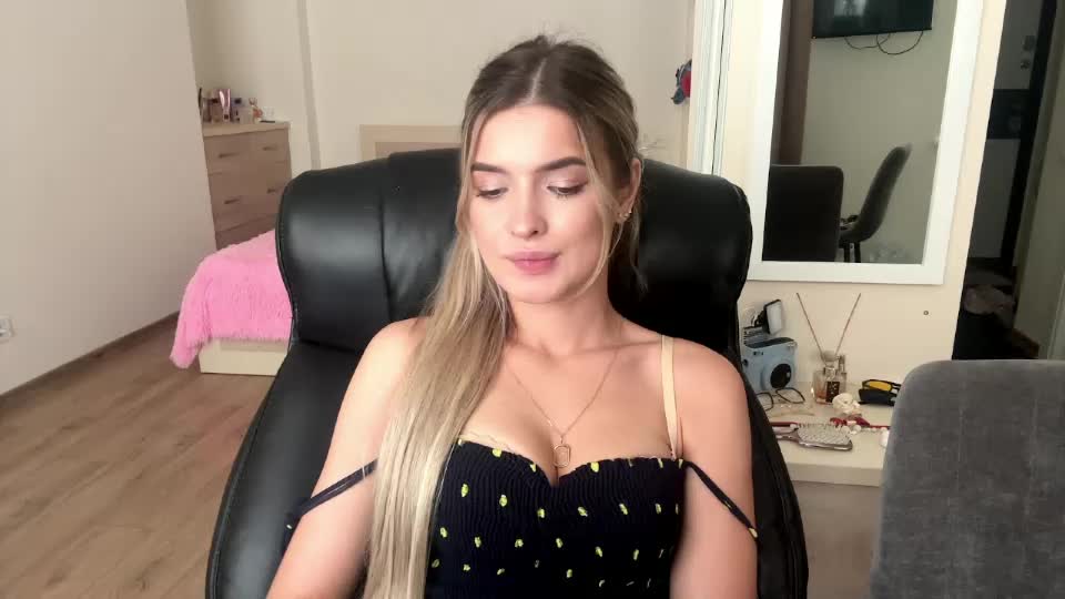 madelenequirk Webcam Chat August 20, 2026