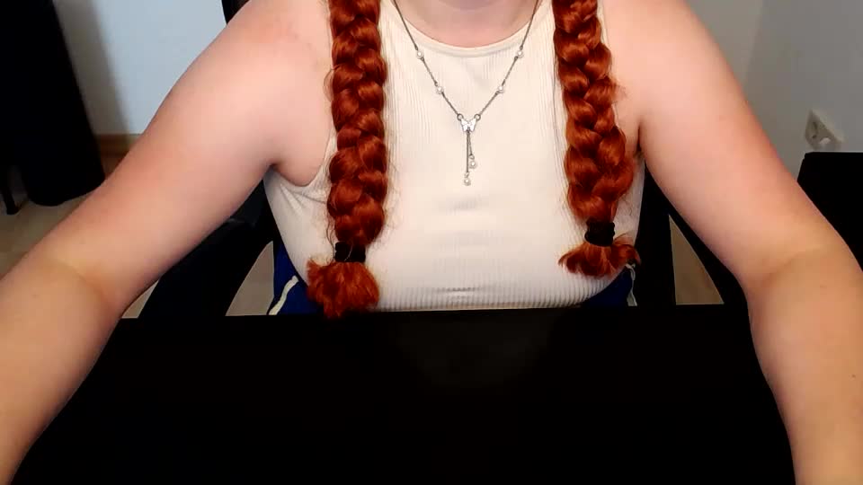 elly_petite Webcam Chat August 20, 2026
