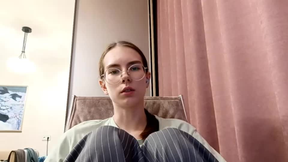 tawnyzenisek Webcam Chat August 20, 2026