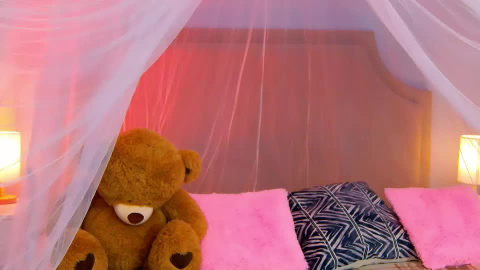strawbunnybite Webcam Chat August 20, 2026