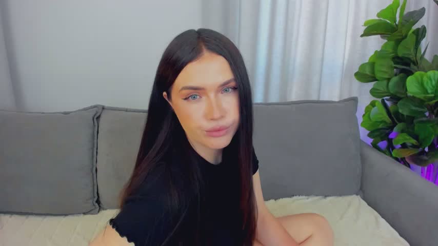 sexyangeloux Webcam Chat August 22, 2026