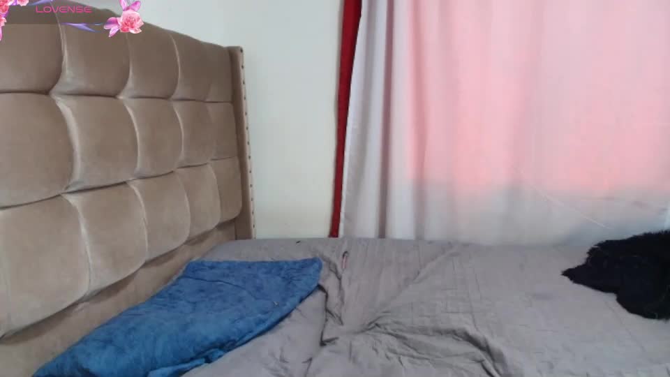 cloverrmoon Webcam Chat August 23, 2026