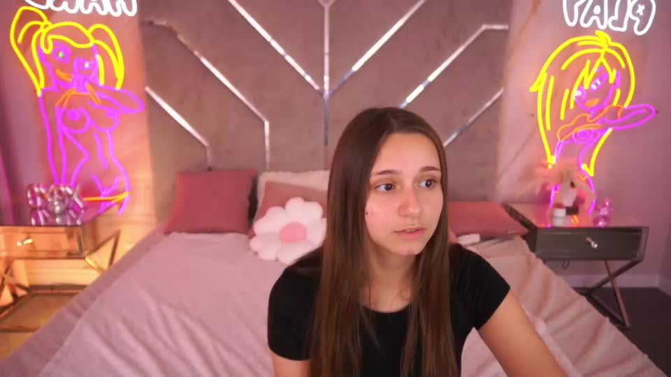 tinynataliee Webcam Chat August 23, 2026