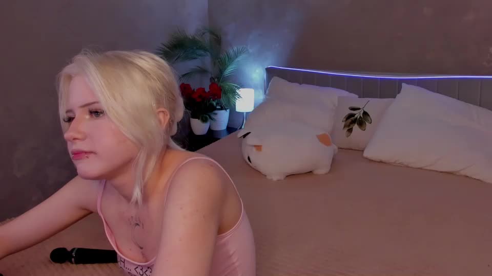 kiki_peach Webcam Chat August 23, 2026