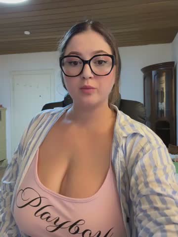 Kamilla_Loop Webcam Chat August 24, 2026