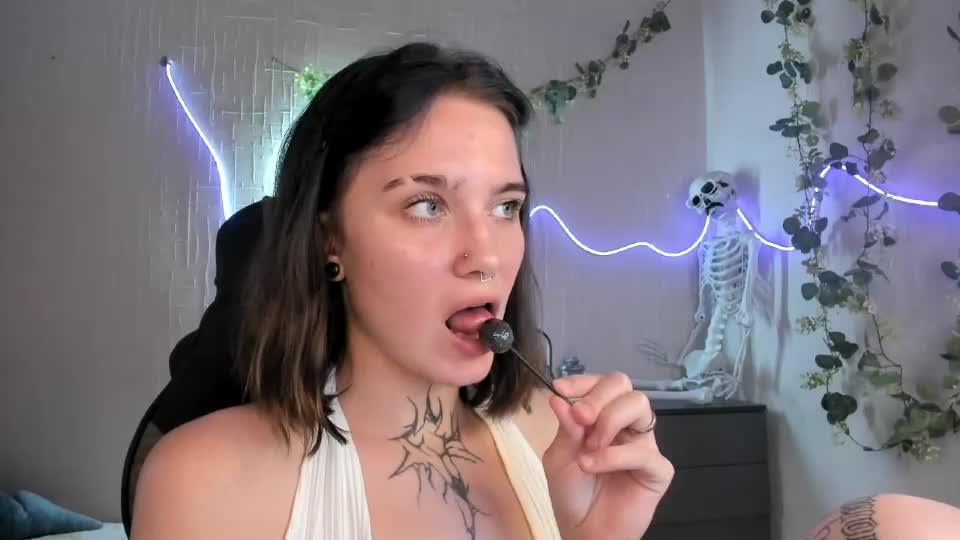 elastikiss Webcam Chat August 24, 2026