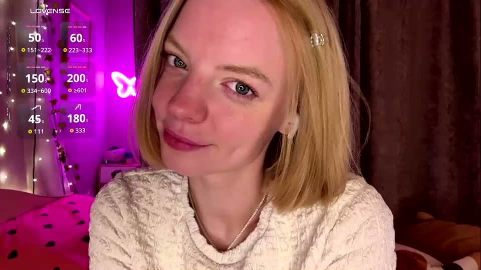 cristinekondo Webcam Chat August 24, 2026