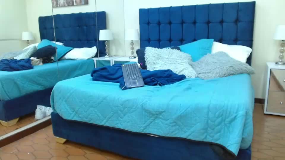 hellenmoore_x Webcam Chat August 24, 2026