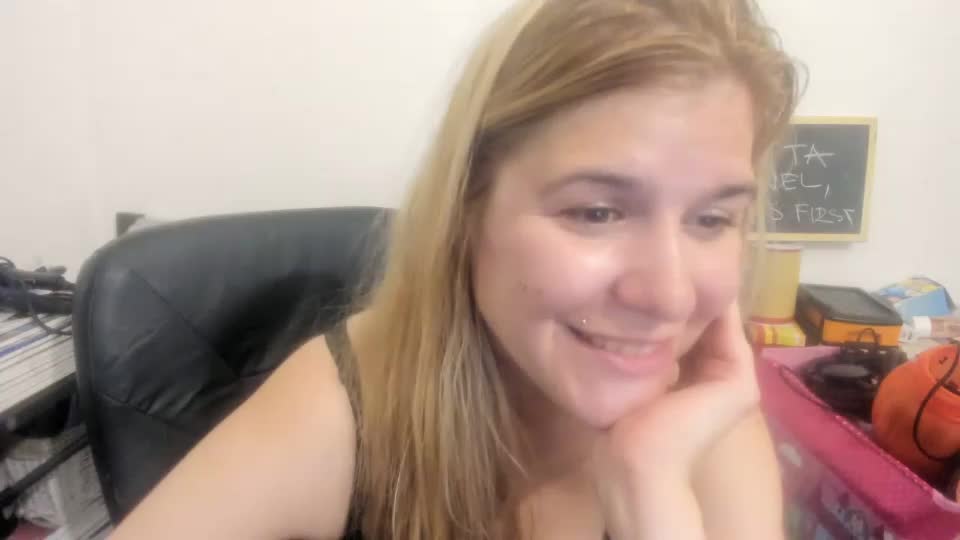artsyandcraftsy_ Webcam Chat August 24, 2026