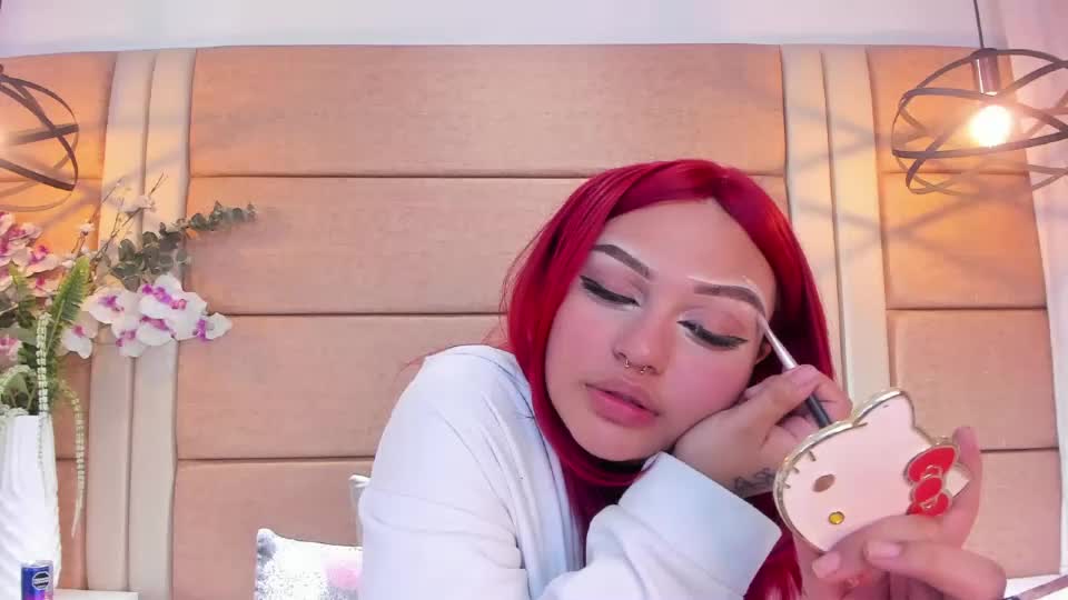 naomiwhitee Webcam Chat August 24, 2026