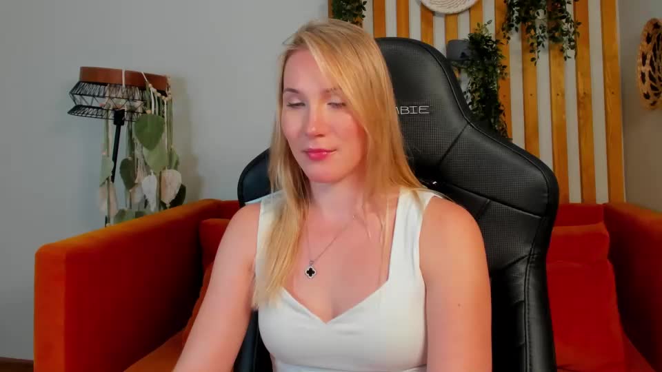 elaravoltage Webcam Chat August 24, 2026
