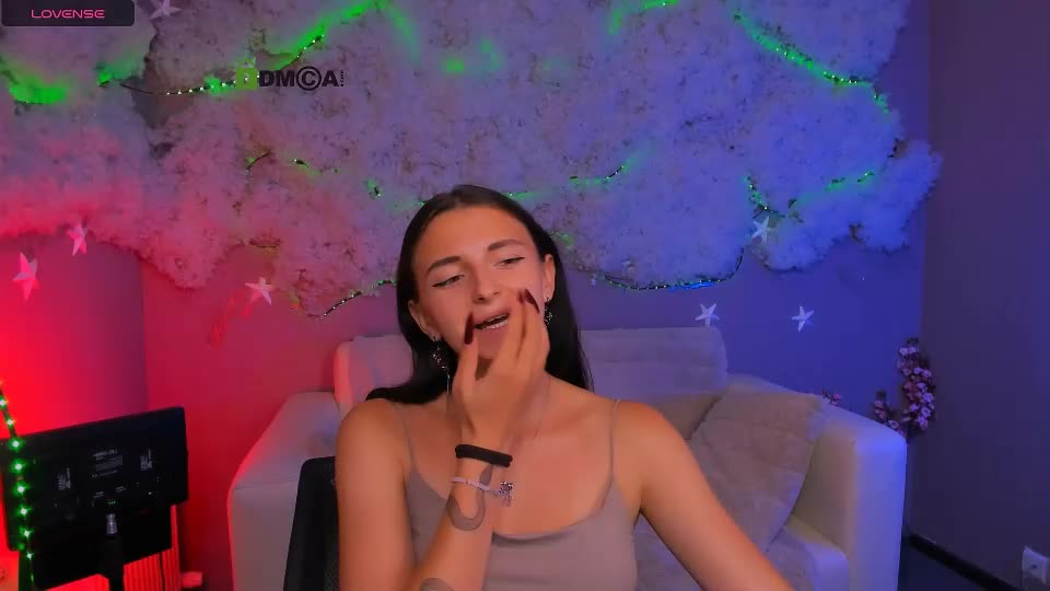 caroline_honeyy Webcam Chat August 24, 2026