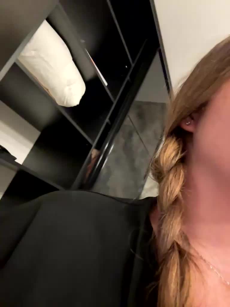Rosalinelov Webcam Chat August 25, 2026