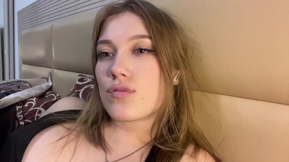 crissymemo Webcam Chat August 25, 2026