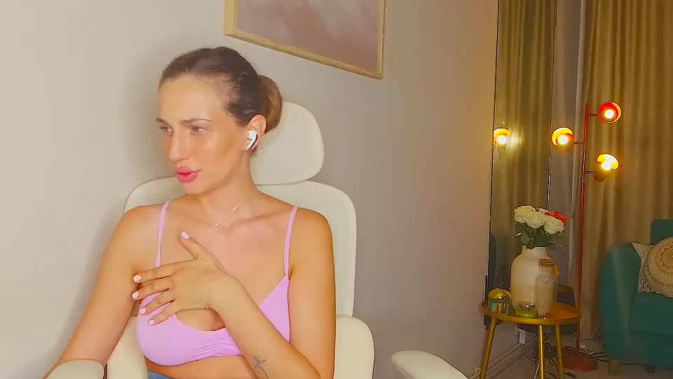 stormi_light Webcam Chat August 25, 2026