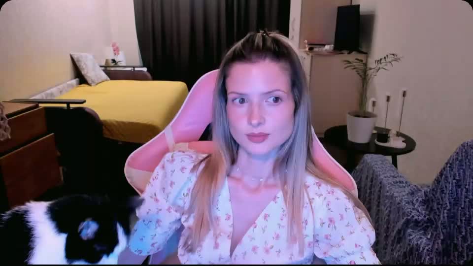 julie_flores Webcam Chat August 26, 2026