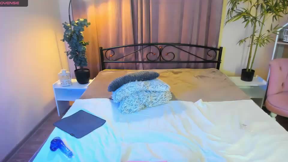 bella_blvack Webcam Chat August 26, 2026