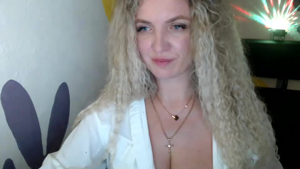 luxdonna Webcam Chat August 27, 2026