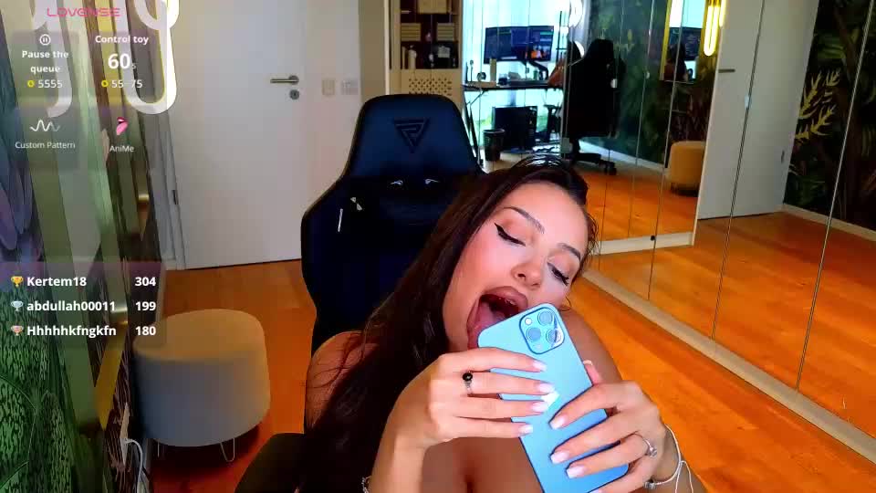 mileysin Webcam Chat August 27, 2026