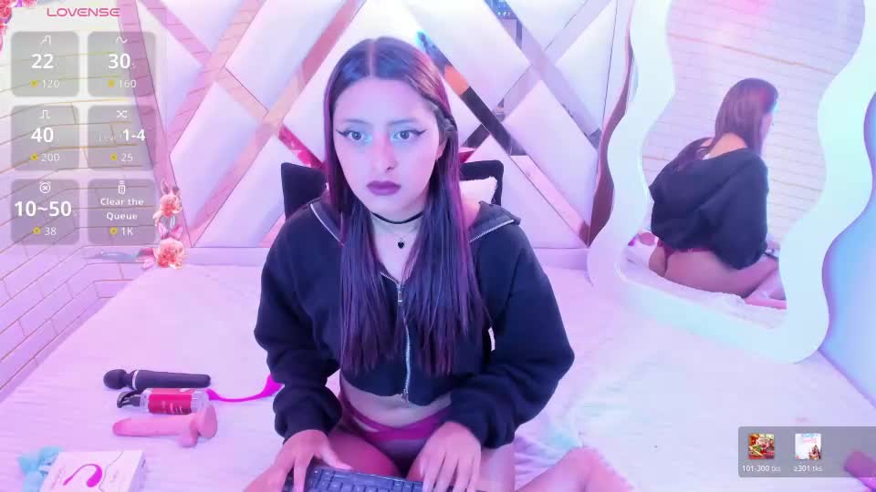 mia_petite18 Webcam Chat August 27, 2026