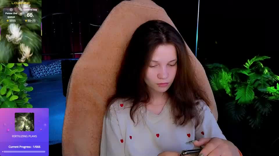 moonberry_yi Webcam Chat August 27, 2026