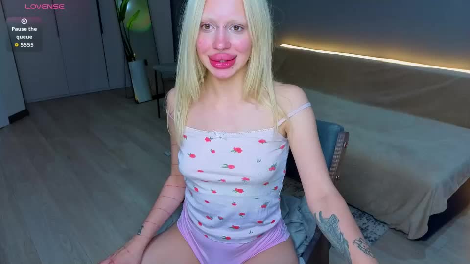 luna_beverly Webcam Chat August 27, 2026