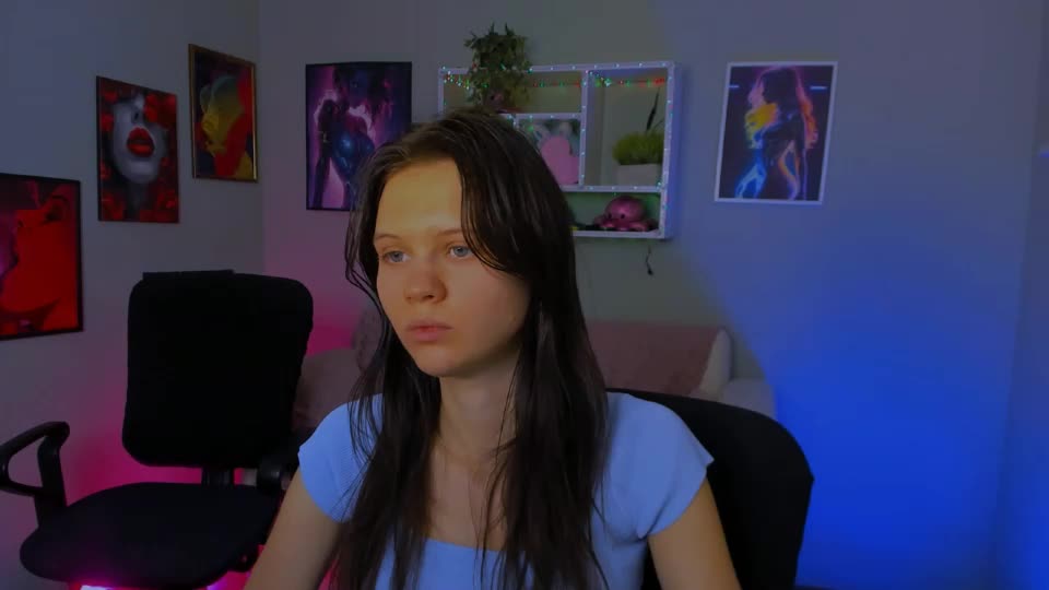 caroline_honeyy Webcam Chat August 27, 2026
