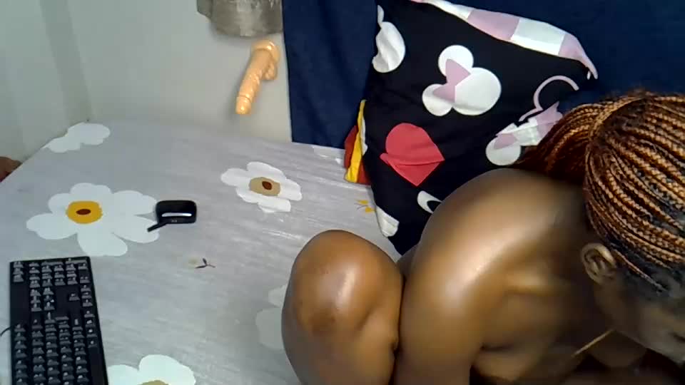 dark_petite_ Webcam Chat August 27, 2026