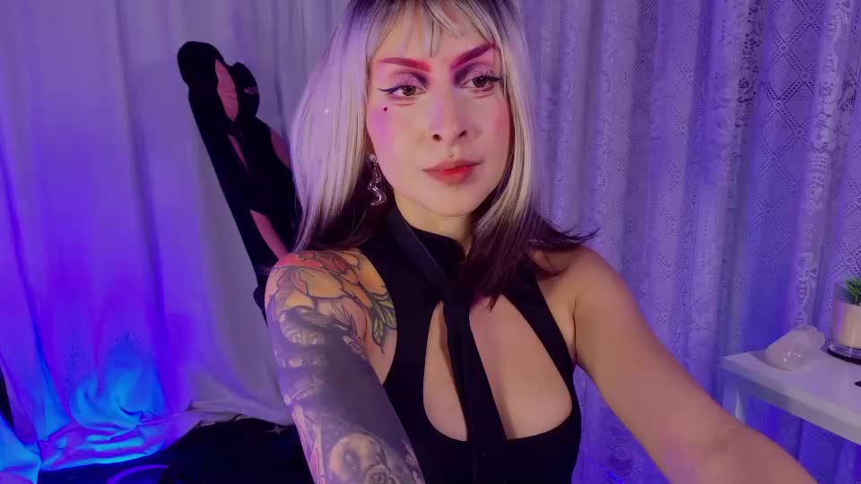 mooncinna Webcam Chat August 27, 2026