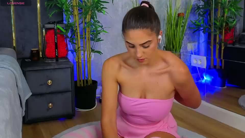 valery_evann Webcam Chat August 27, 2026