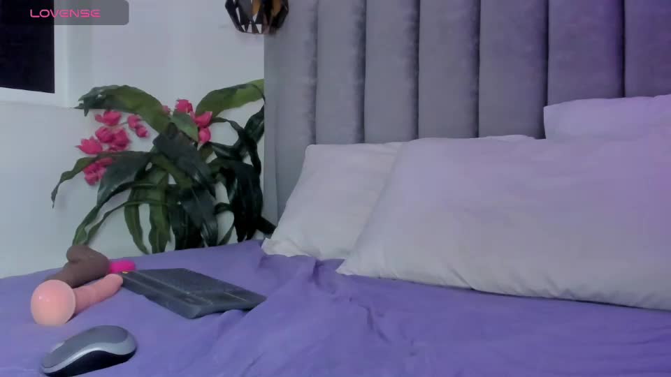 bella13_ Webcam Chat August 27, 2026