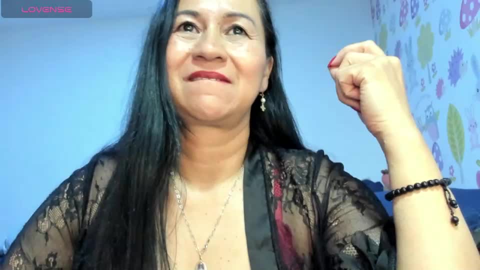 tyna_b Webcam Chat August 28, 2026