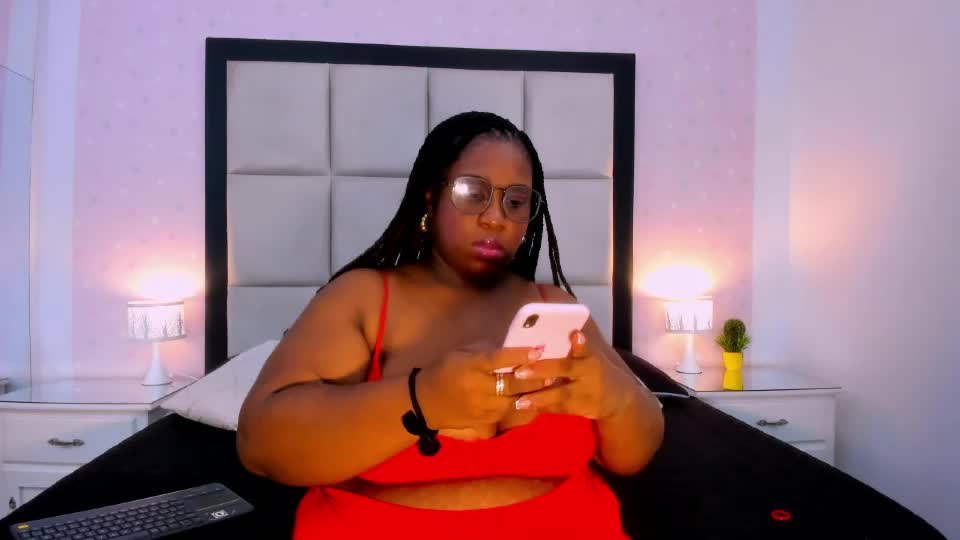 treisyvixen Webcam Chat August 28, 2026