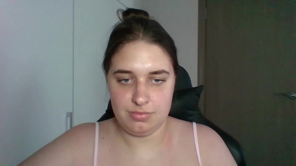 hess_luna_ Webcam Chat August 28, 2026