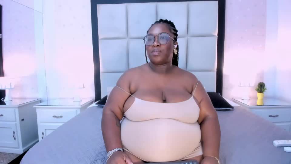 treisyvixen Webcam Chat August 30, 2026