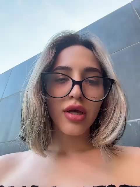 Honey_buns Webcam Chat August 30, 2026