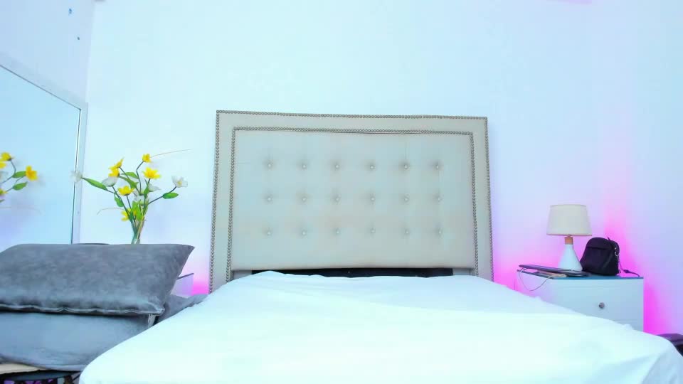 sofhyalove Webcam Chat August 30, 2026
