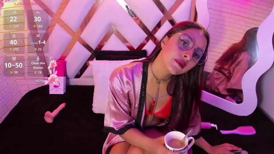 mia_petite18 Webcam Chat August 31, 2026