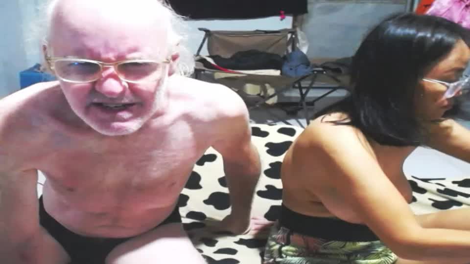 cuteandsexyone Webcam Chat August 31, 2026
