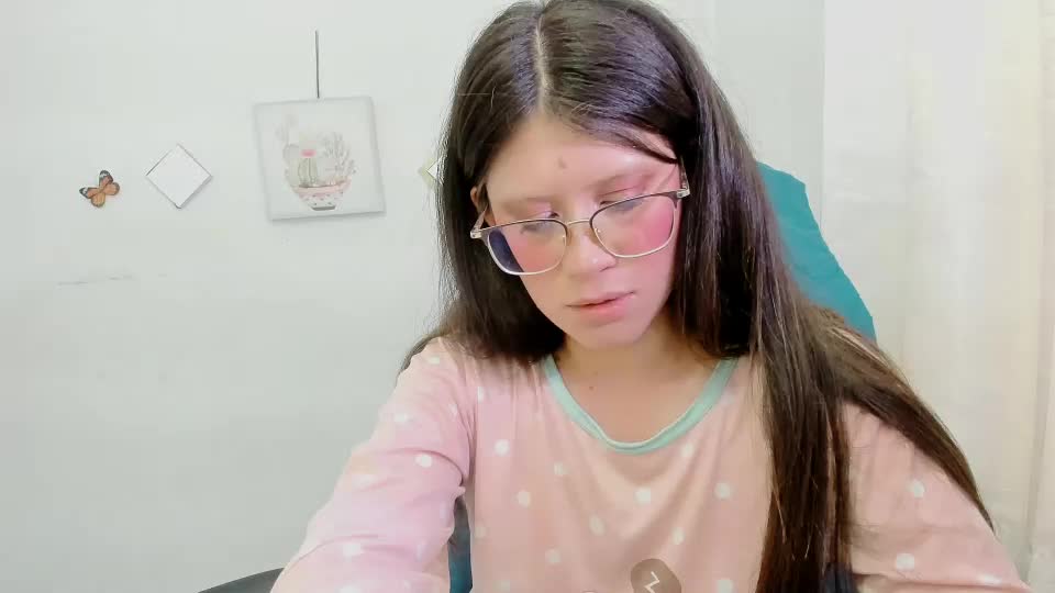 zooeybelair Webcam Chat August 31, 2026