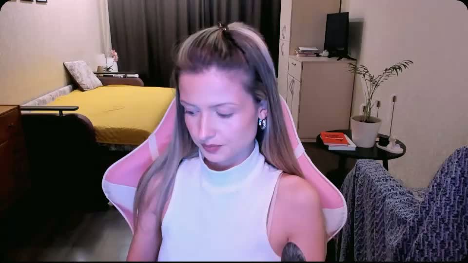 julie_flores Webcam Chat September 1, 2026
