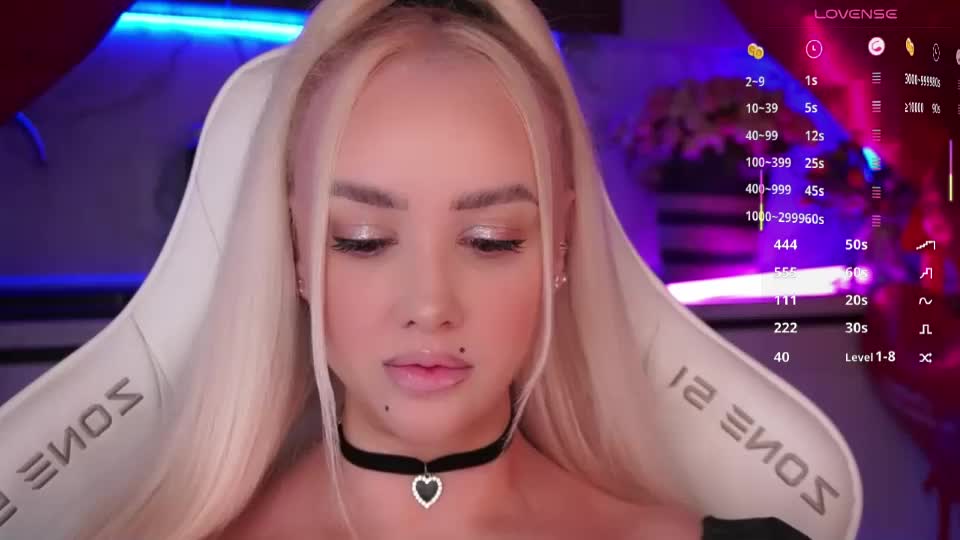 blond_diamond Webcam Chat September 1, 2026