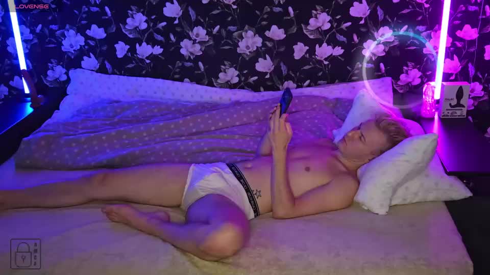 blond_boy69 Webcam Chat September 1, 2026