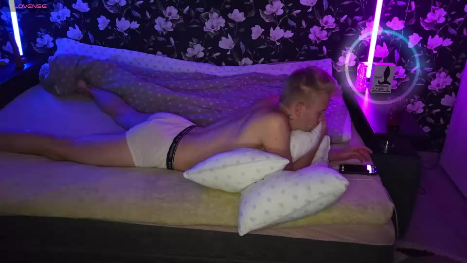 blond_boy69 Webcam Chat September 1, 2026