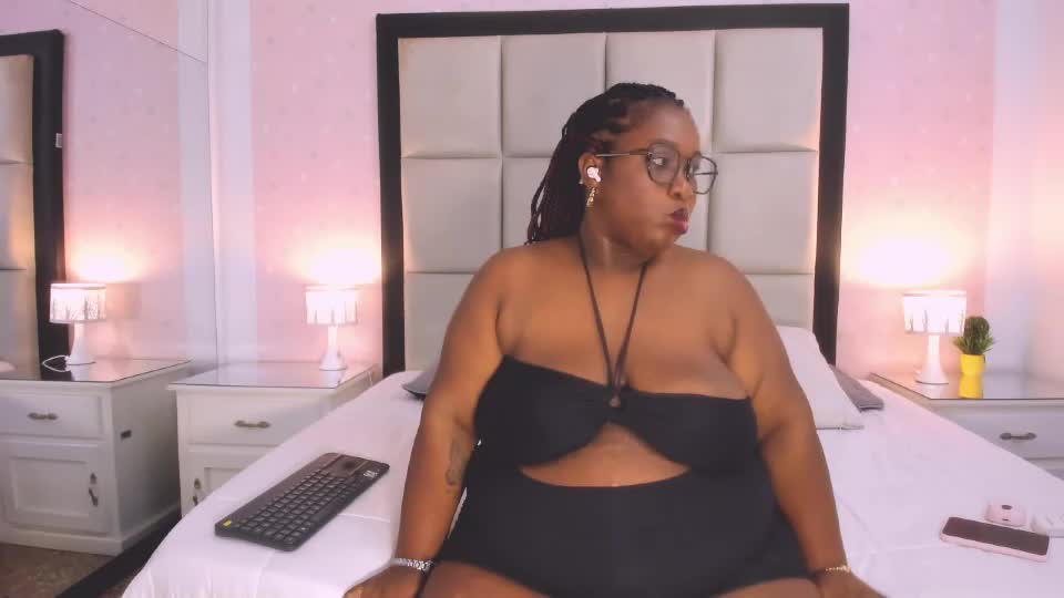 treisyvixen Webcam Chat September 1, 2026