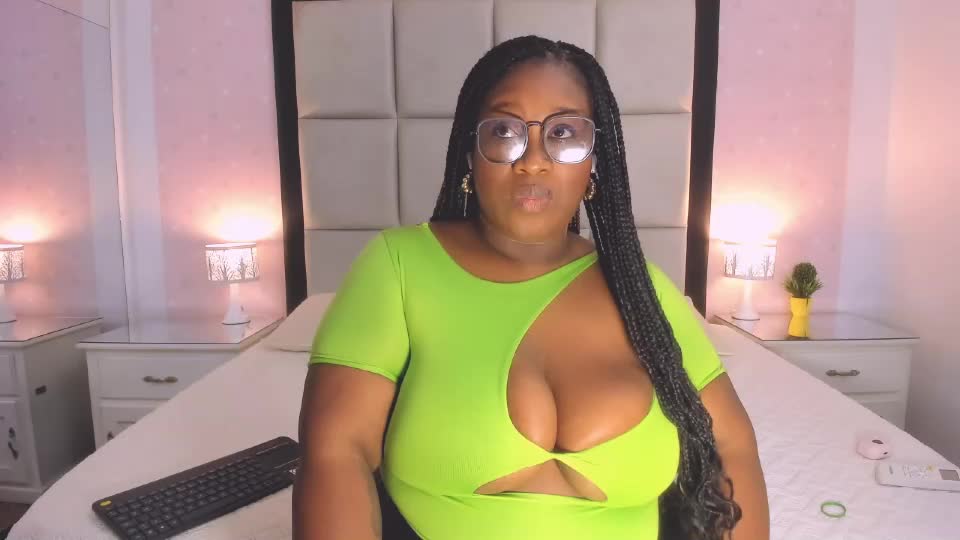 treisyvixen Webcam Chat September 3, 2026