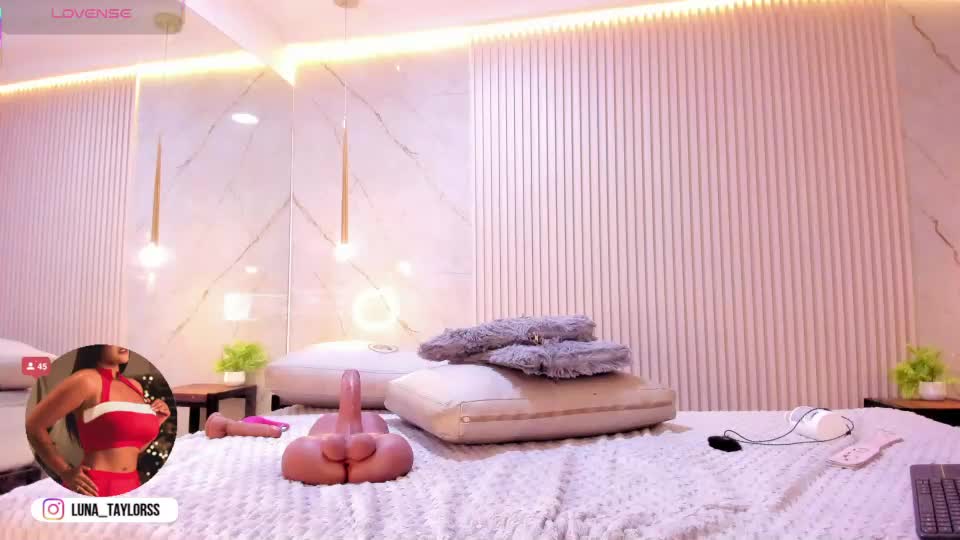 luna_taylorss Webcam Chat September 4, 2026
