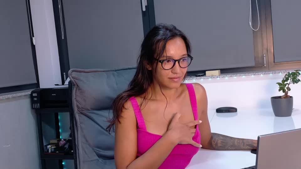 tia_j Webcam Chat September 6, 2026