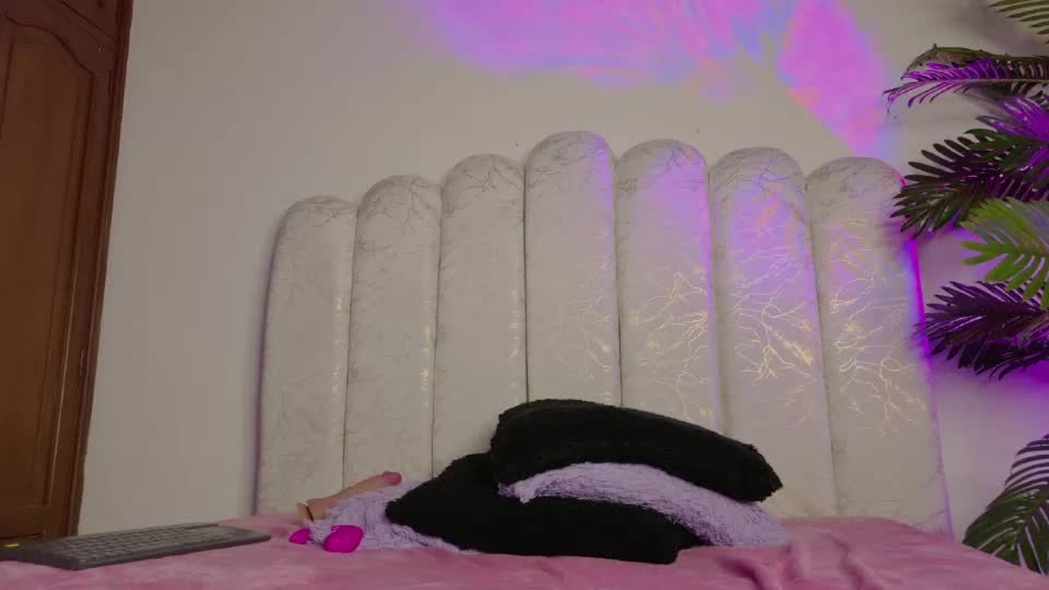 mia_sweetie1 Webcam Chat September 7, 2026