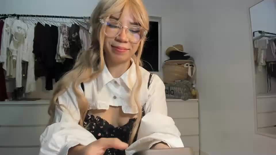 mon_belle Webcam Chat September 7, 2026
